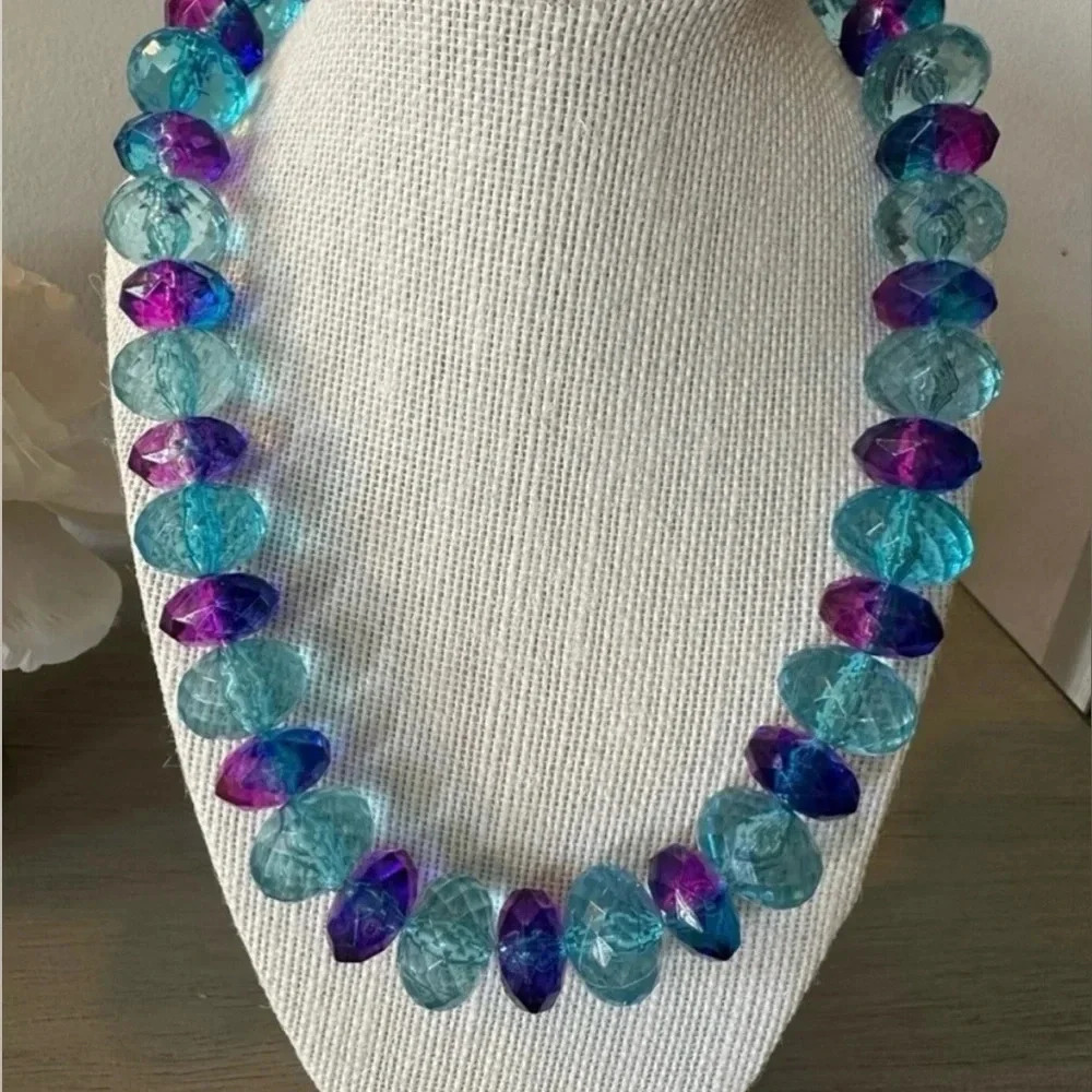 Mermaidcore Chucky Bead Necklace Blue
Purple Sparkly - Picture 2 of 4